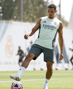 Trent Alexander-Arnold em treino do Real Madrid