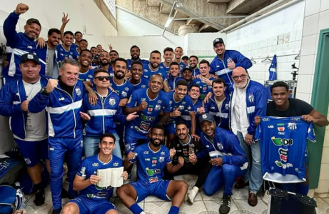 Jogadores da URT comemoraram vitória e classificação à segunda fase do Módulo II do Mineiro