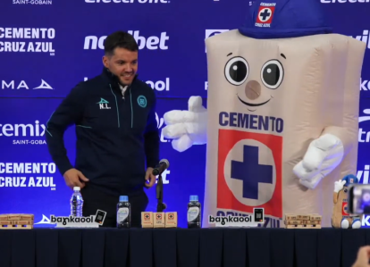 Nicolas Larcamón, ex-Cruzeiro, durante apresentação no Cruz Azul