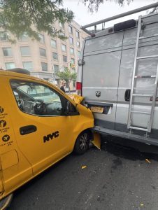 Taxi que levava Vitoria Leves bateu em uma van