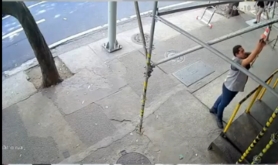 Homem escapou por pouco de queda de marquise no Rio de Janeiro