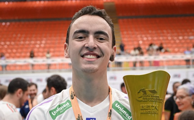 Em retorno após grave lesão, jovem líbero é incorporado ao elenco do Sada Cruzeiro