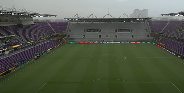 Chuva paralisa jogo entre Benfica e Auckland City no Inter &CO Stadium