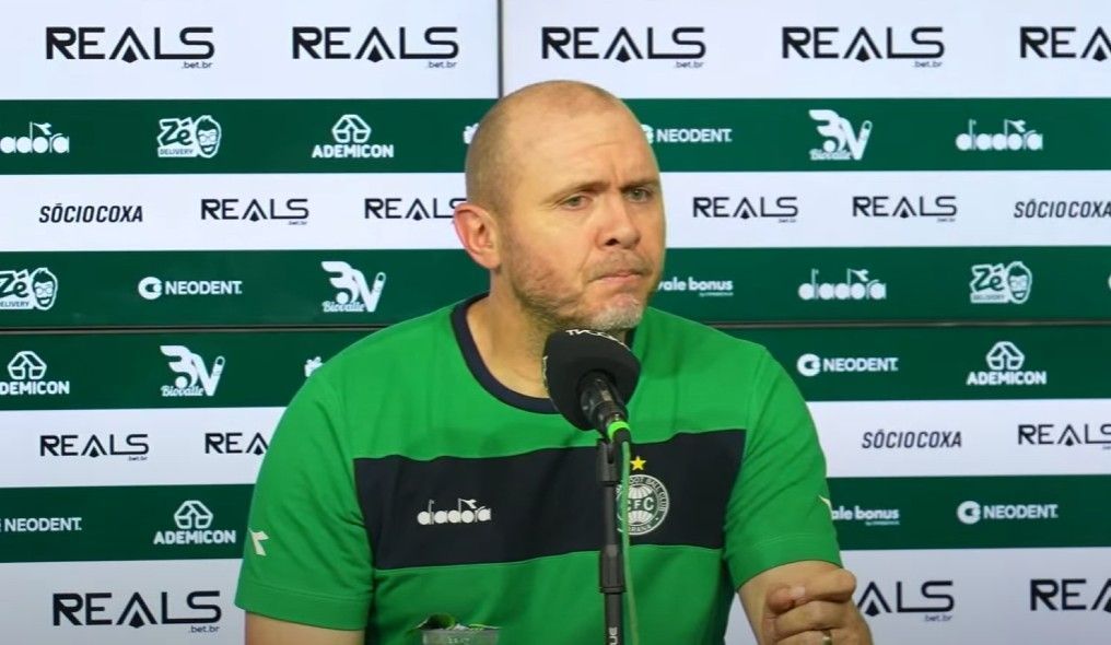Mozart Santos projeta clássico do Coritiba contra o Athletico-PR pela Série B