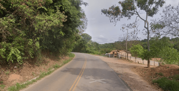 Prefeitura pede que motoristas evitem o trecho.