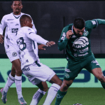 Goiás vira no último lance contra Chapecoense e retoma liderança da Série B