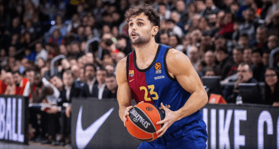 Raulzinho durante durante partida do Barcelona