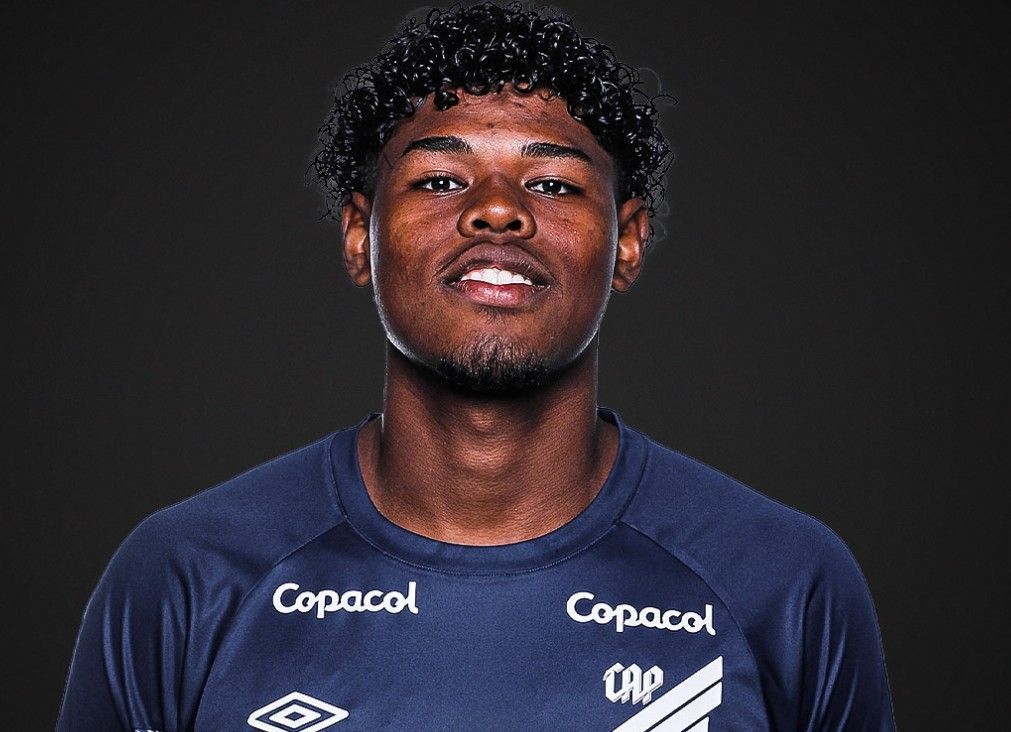 Quem é Pedro Lopes, goleiro de 16 anos relacionado pelo Athletico-PR