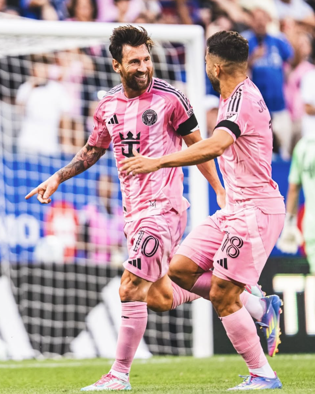 Messi comanda goleada do Inter Miami em retomada da MLS