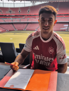 Martín Zubimendi assina contrato com o Arsenal