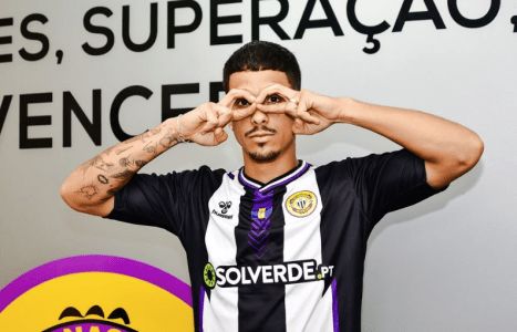 Daniel Penha em apresentação no Nacional, de Portugal