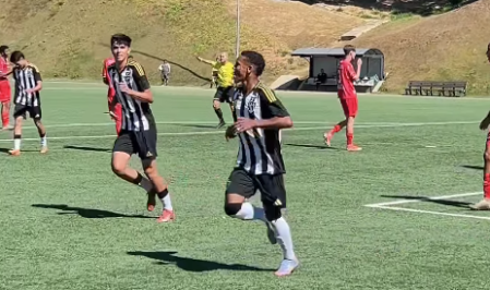 Gabriel Veneno celebra o gol pelo Atlético diante do Boston City neste sábado (5)