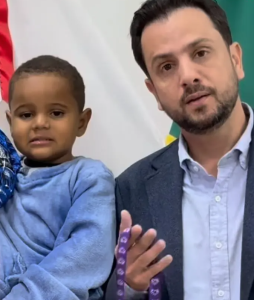 Prefeito Juliano Duarte realizando anuncio em sua rede social