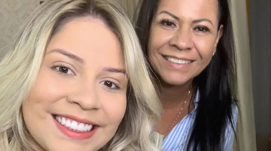 Marília Mendonça (1995-2021) e a mãe, Dona Ruth