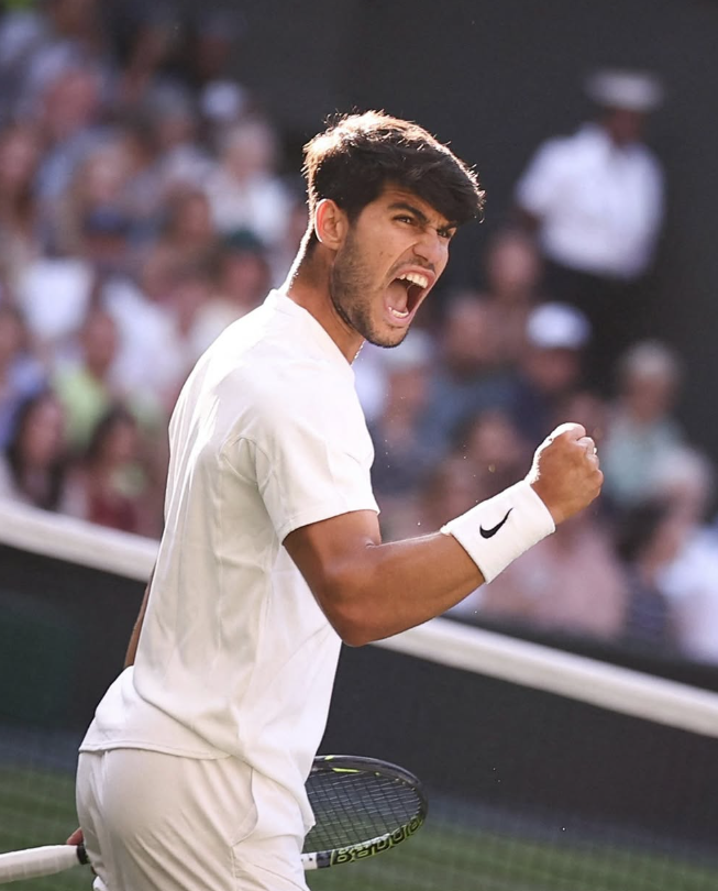Carlos Alcaraz vence tenista britânico com facilidade e avança à semifinal de Wimbledon