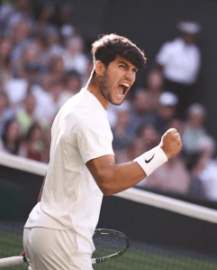 Alcaraz durante disputa em Wimbledon