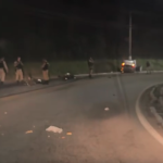 Veículo em alta velocidade, fugindo da polícia, capota em Timóteo após atingir motociclista