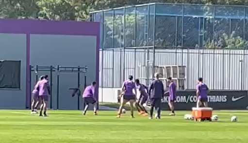 Com Memphis, Corinthians treina para enfrentar o Red Bull Bragantino; veja como foi