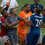 Luis Enrique, do PSG, agride brasileiro João Pedro após título do Chelsea no Mundial