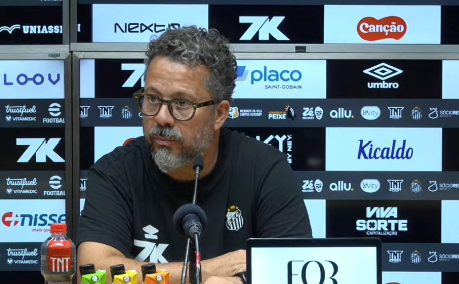 Técnico do Santos exalta Neymar após vitória contra o Flamengo: 'Exemplo'