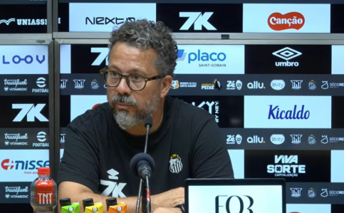 Cléber Xavier em entrevista coletiva após a vitória do Santos sobre o Flamengo