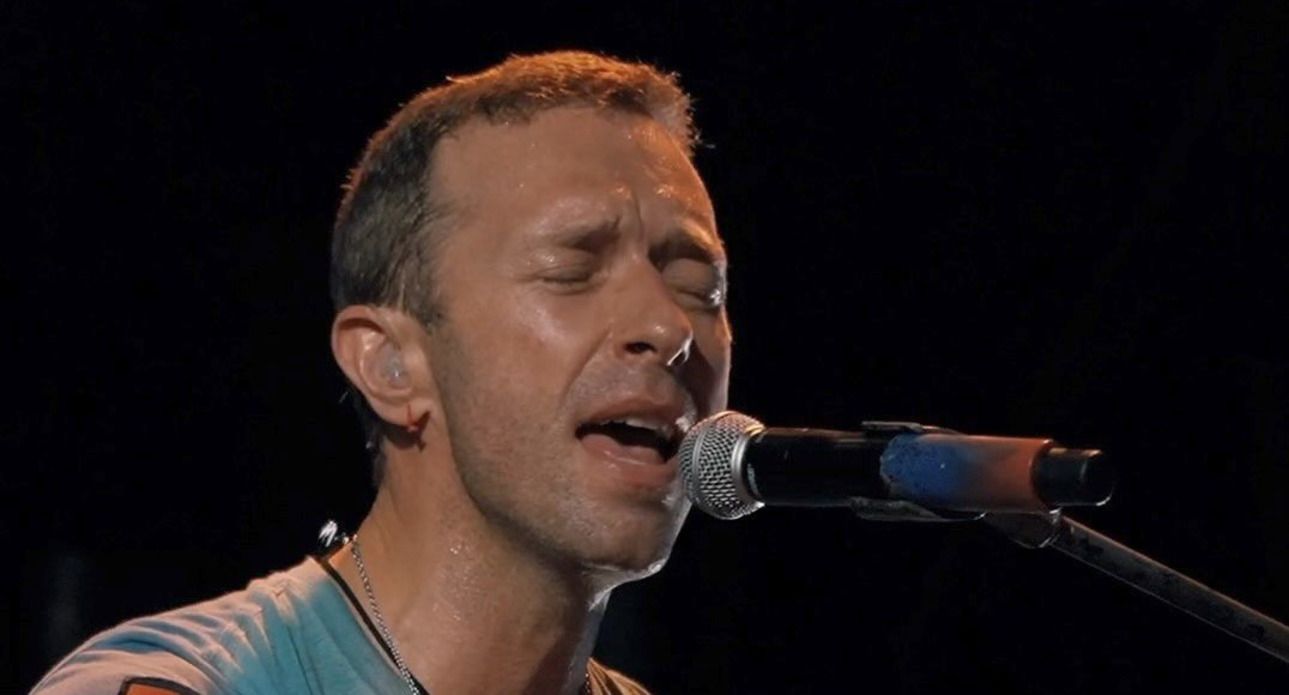 Chris Martin, do Coldplay, pede ao público para 'enviar amor' à família de Charlie Kirk
