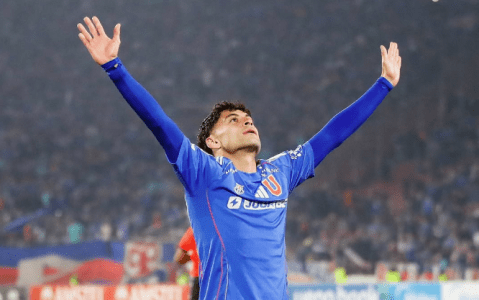 Javi Altamirano celebra seu gol pela Universidad de Chile diante do Guaraní-PAR