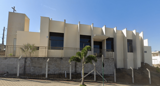 A Matriz fica na Av. Padre Bruno, 755 - Damasco.