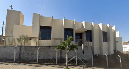 A Matriz fica na Av. Padre Bruno, 755 - Damasco.