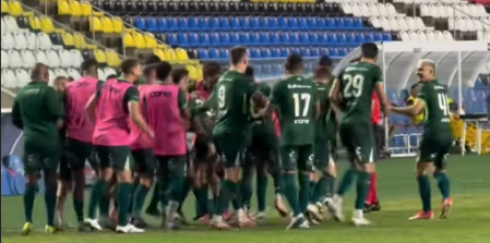 Jogadores do Porto Vitória celebram um dos gols diante do Pouso Alegre
