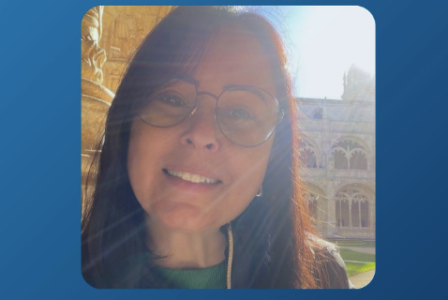 A imagem da professora foi divulgada pelo colégio Santa Marcelina nas redes sociais.