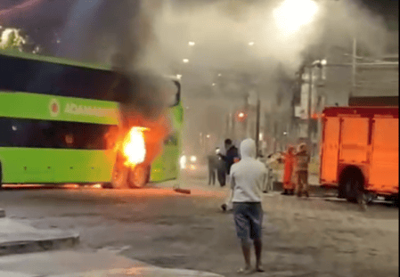Ônibus Fogo Ipatinga