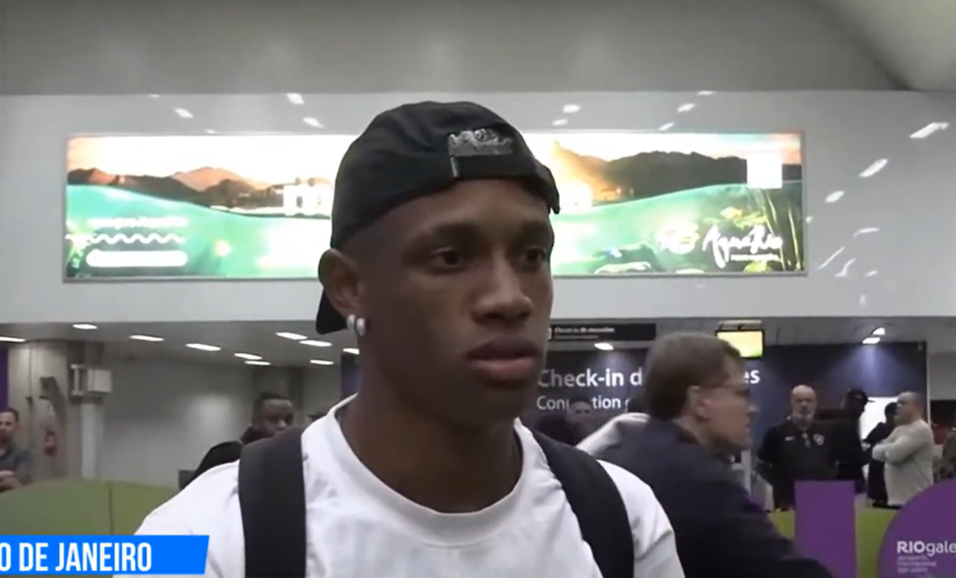 Danilo chega ao Rio e projeta títulos pelo Botafogo: 'Muito feliz em estar aqui'