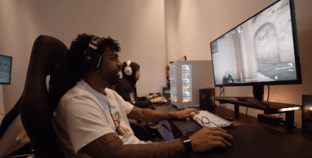 Gabigol montou lan house com equipamentos de última geração em sua casa
