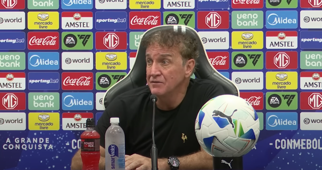 Cuca revela conversa com jogadores do Atlético após atrasos e projeta sequência