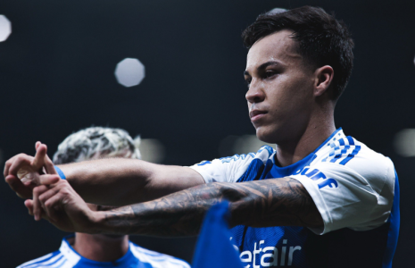 Kaio Jorge comemora gol pelo Cruzeiro no Campeonato Brasileiro de 2025
