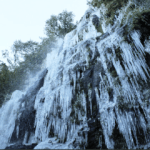 Cascata congelada: fenômeno único pode atingir cidade mais fria do país com nova frente fria