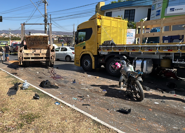 Caminhão perde freio e acidente com dez veículos deixa um morto e seis feridos em Montes Claros