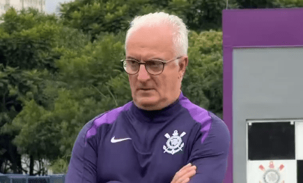 Dorival Júnior está pressionado no Corinthians