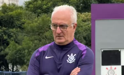 Dorival Júnior está pressionado no Corinthians