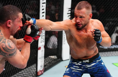 Robert Whittaker  e Reinier de Ridder  se enfrentam na luta principal do UFC