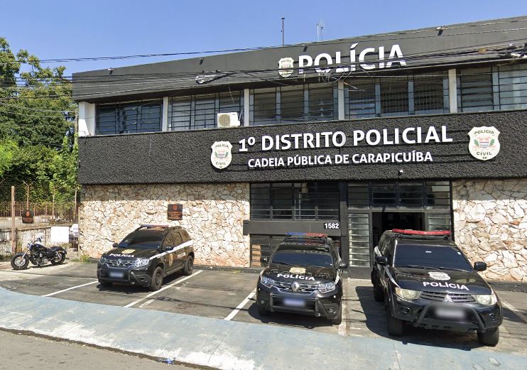 Mulher morre ao cair de moto pilotada por condutor sem CNH e ser atropelada por caminhão