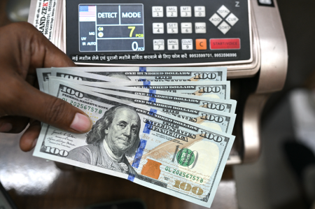 Dólar iniciou quinta-feira (31) com volatilidade