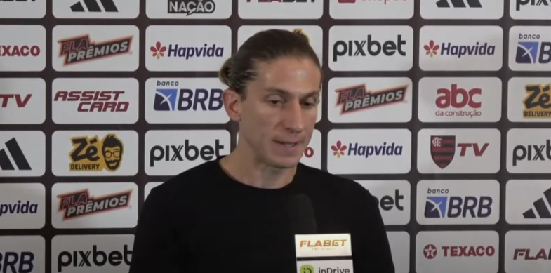 Filipe Luís responde se Flamengo prioriza Brasileirão e manda recado ao Atlético