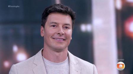 Rodrigo Faro celebra marca nas redes sociais