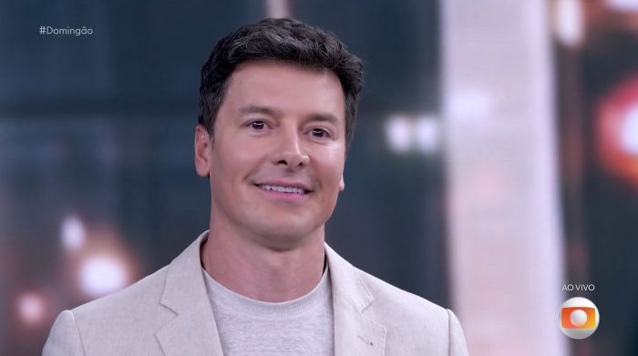 Rodrigo Faro celebra marca nas redes sociais