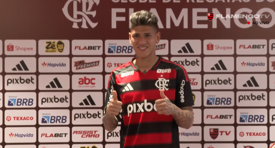 Jorge Carrascal é apresentado como reforço do Flamengo