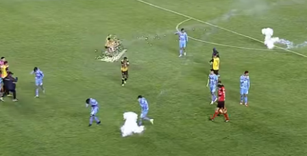Jogador do The Strongest é atingido com fogo de artifício