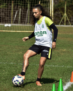 Ana Flávia, volante do América