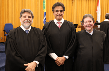 Novo presidente do TST, Philippe Vieira de Mello Filho (ao centro); novo vice-presidente, Guilherme Augusto Caputo Bastos (à esquerda); e novo José Roberto Freire Pimenta (à direita)